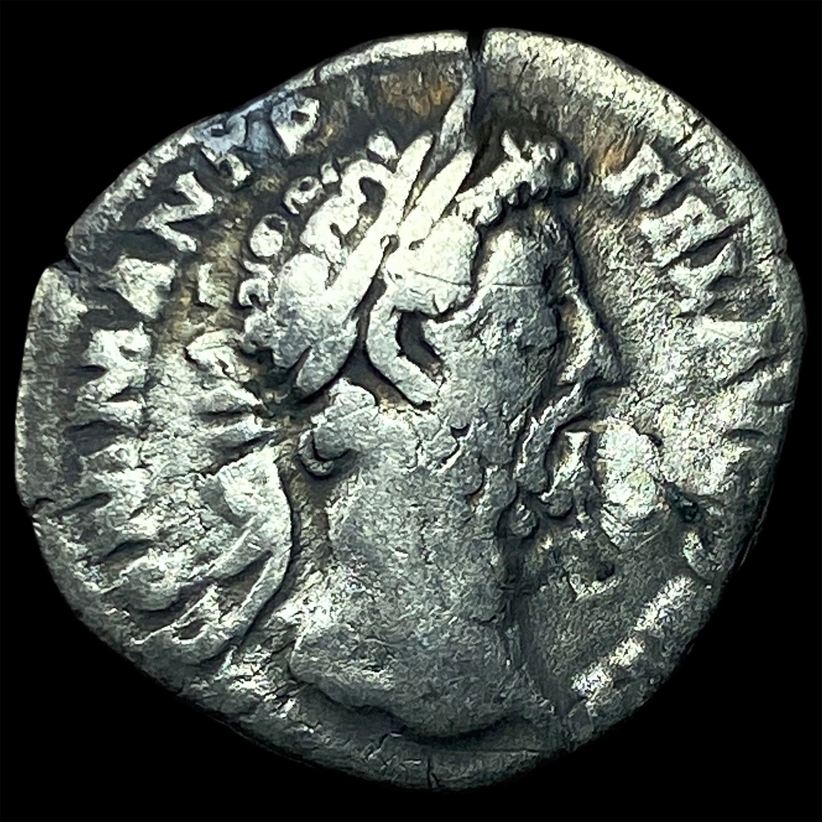 Roman Empire Commodus 180-196 AD Silver Denarius NEARLY UNCIRCULATED: Roman Empire Commodus 180-196 AD Silver Denarius NEARLY UNCIRCULATED