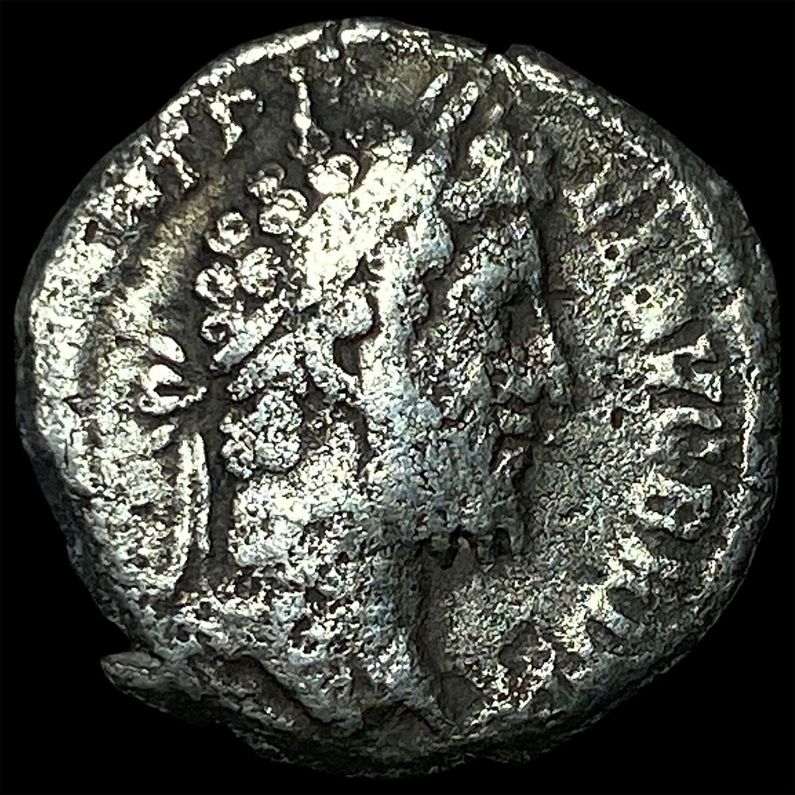 Roman Empire Commodus 180-196 AD Silver Denarius NEARLY UNCIRCULATED: Roman Empire Commodus 180-196 AD Silver Denarius NEARLY UNCIRCULATED