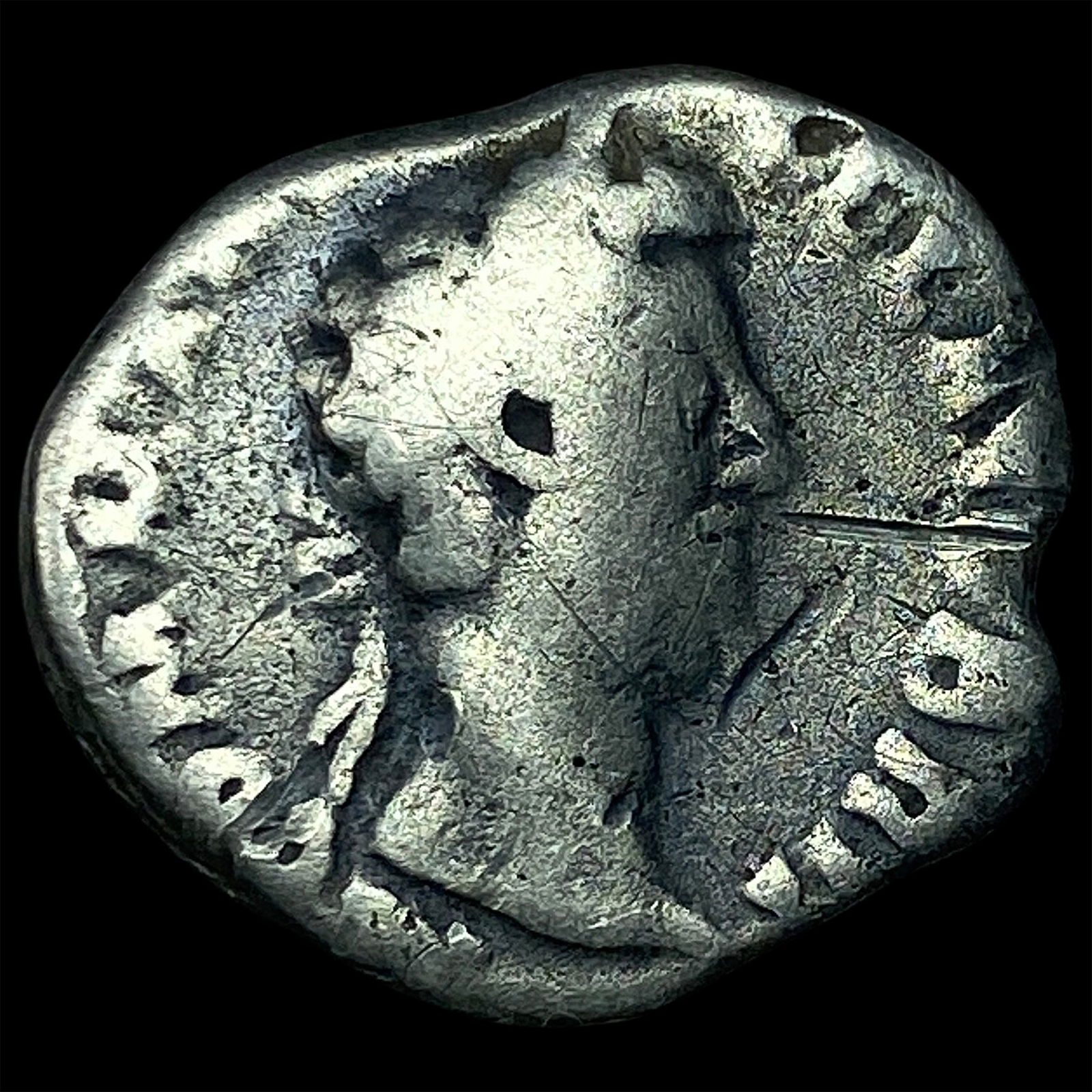 Roman Empire Commodus 180-196 AD Silver Denarius NEARLY UNCIRCULATED: Roman Empire Commodus 180-196 AD Silver Denarius NEARLY UNCIRCULATED