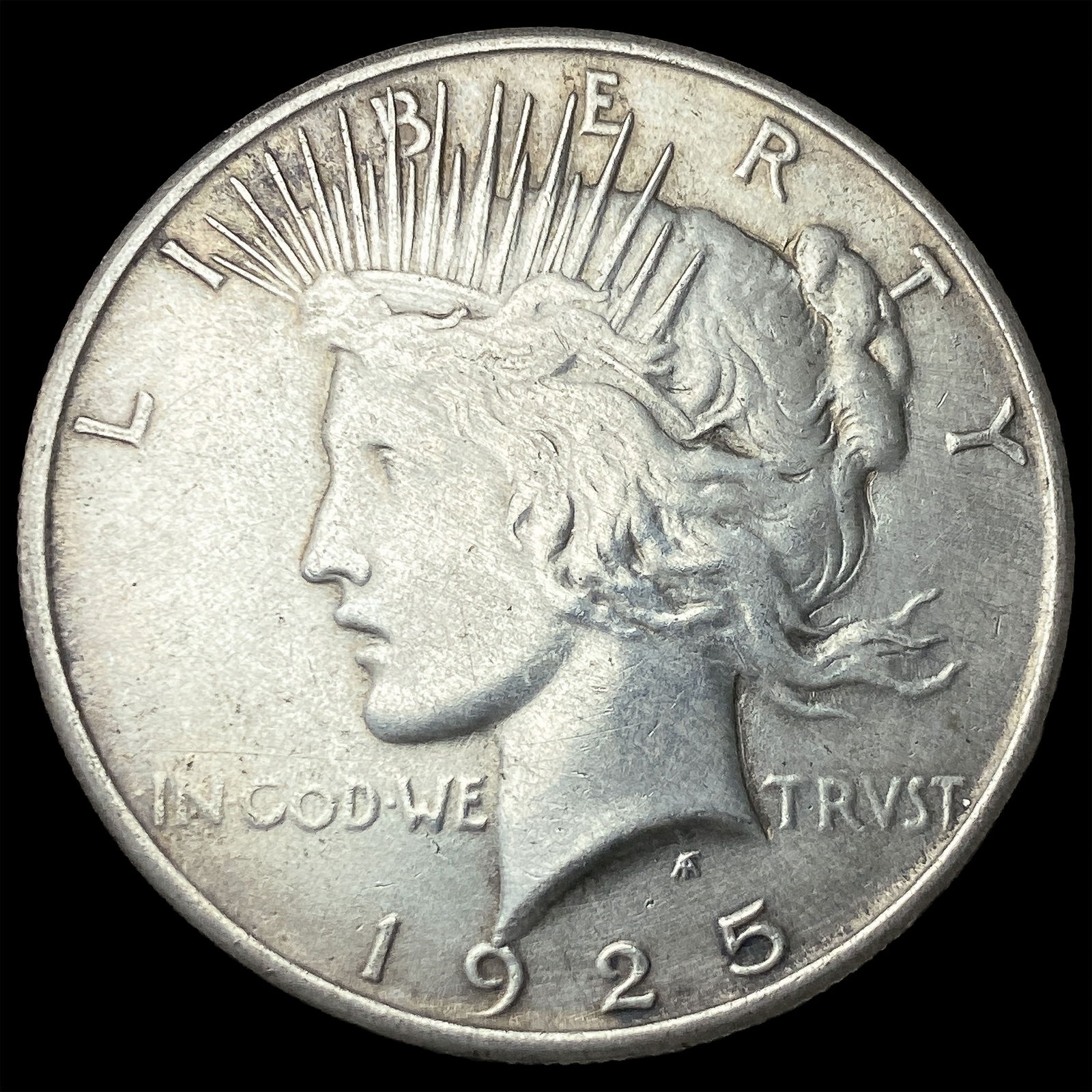 1925 Silver Peace Dollar CLOSELY UNCIRCULATED (1 of 2)