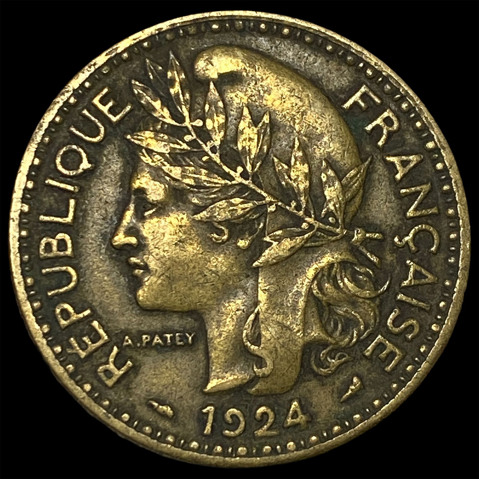 1924 French Cameroon Brass 2 Francs NEARLY UNCIRCULATED (1 of 2)