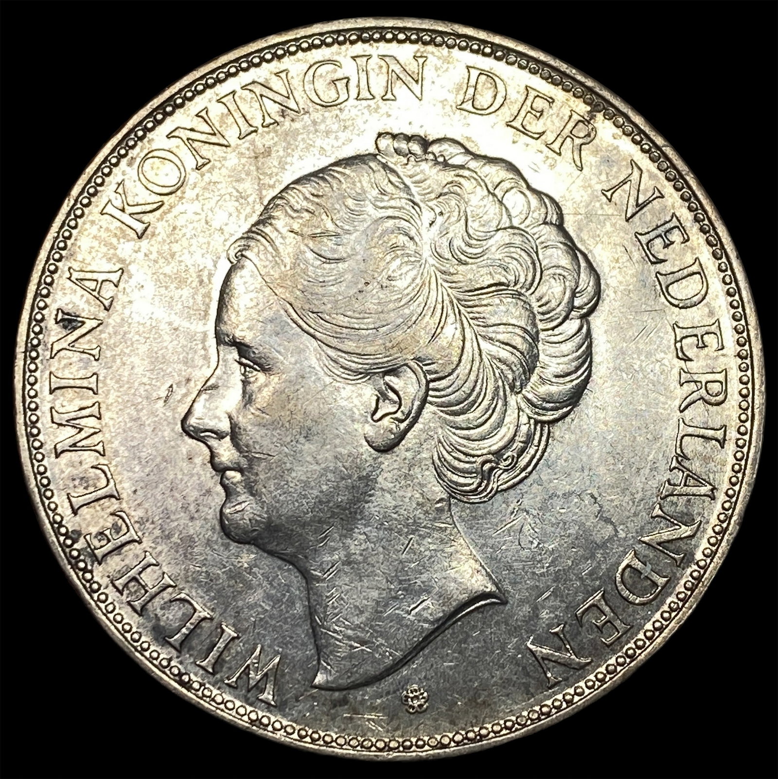1937 Netherlands SIlver 2 1/2 Gulden CLOSELY UNCIRCULATED: 1937 Netherlands SIlver 2 1/2 Gulden CLOSELY UNCIRCULATED
