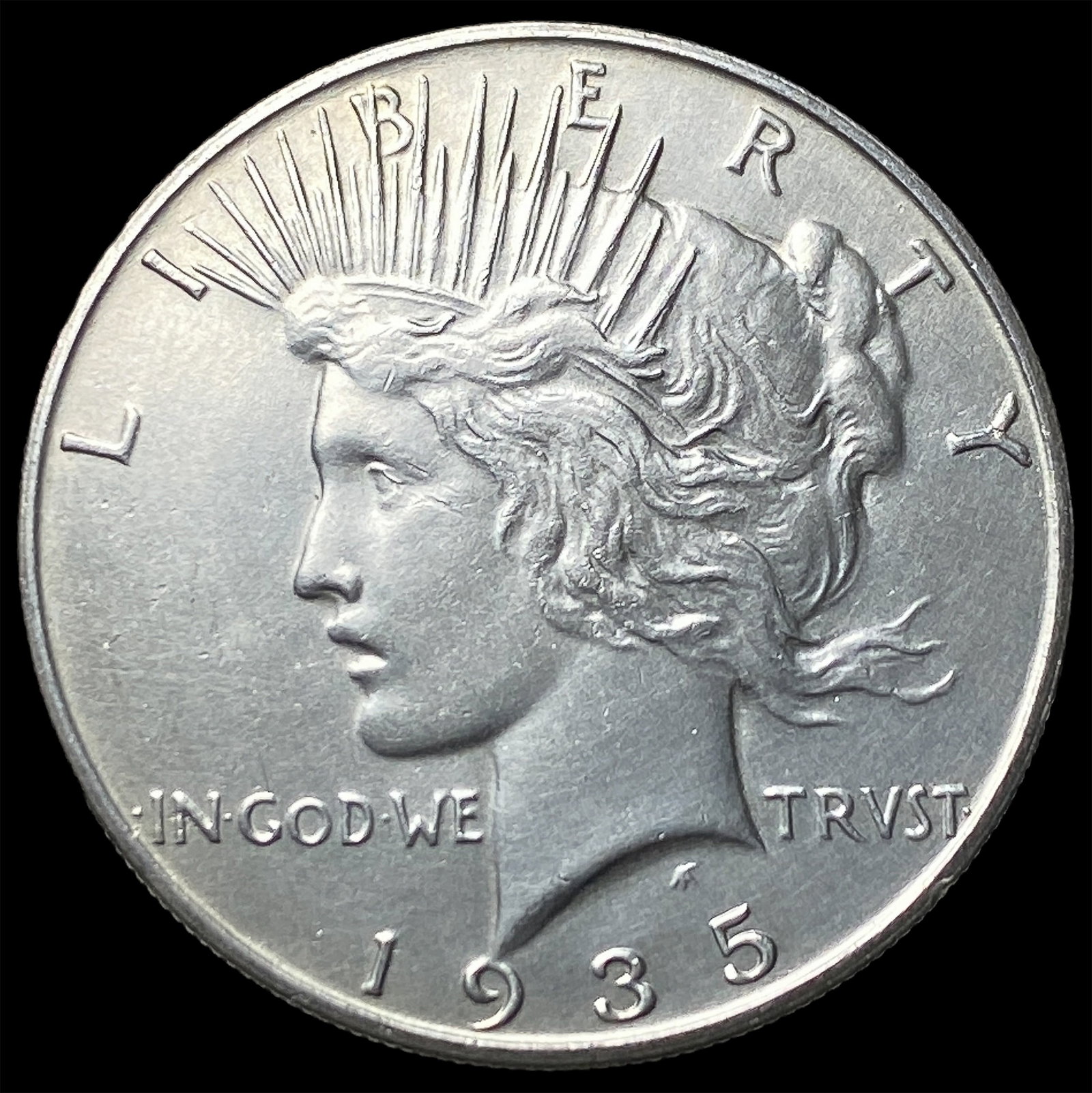 1935 Silver Peace Dollar CLOSELY UNCIRCULATED (1 of 2)