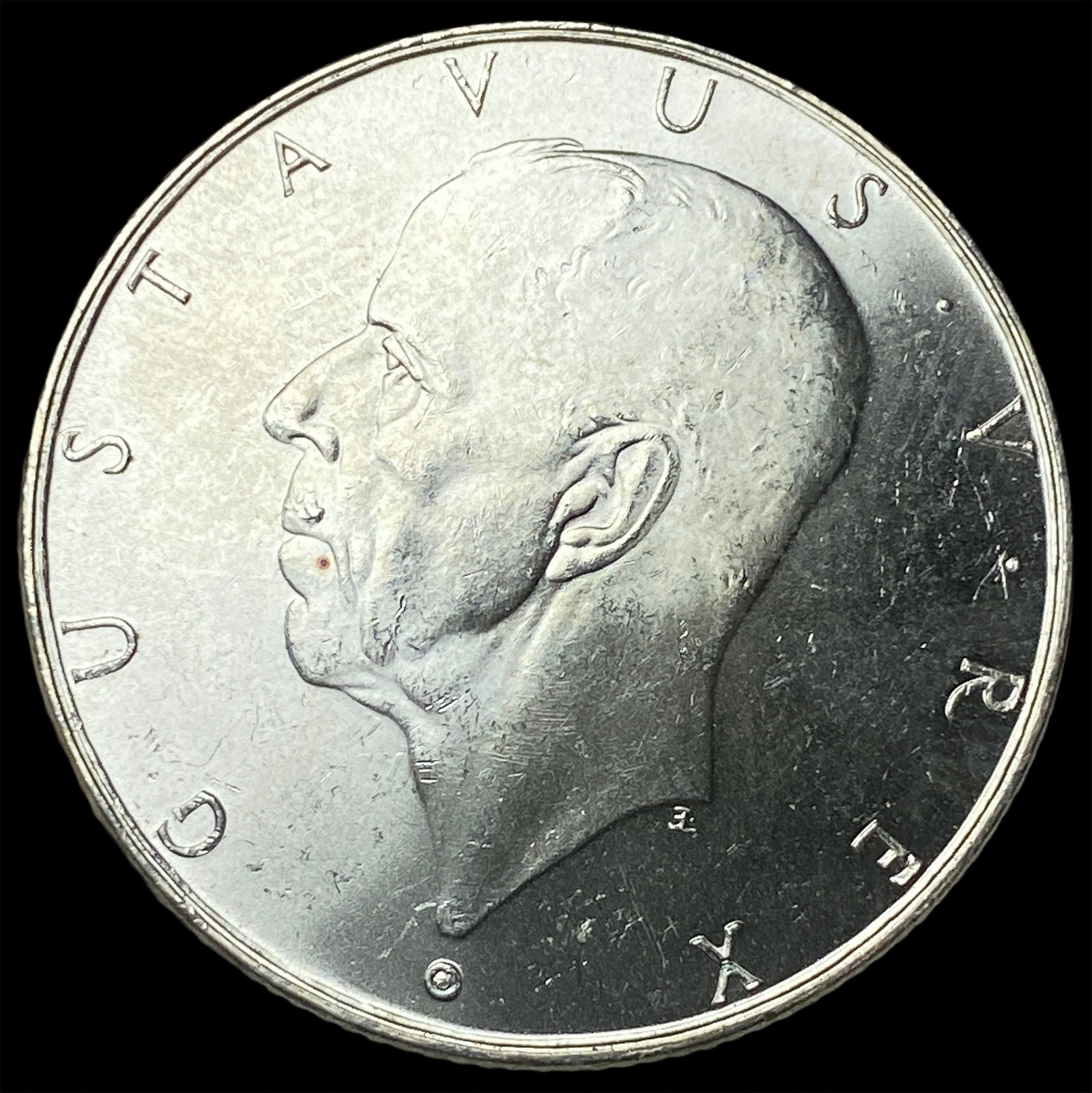 1938 Sweden Silver 2 Kroner UNCIRCULATED (1 of 2)
