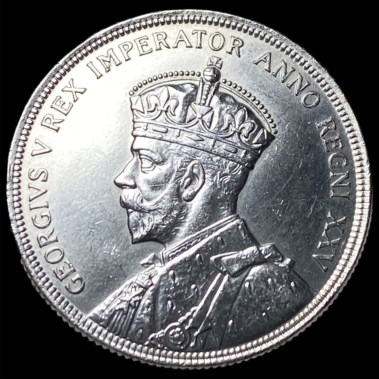 1935 Canada Silver Dollar CLOSELY UNCIRCULATED (1 of 2)