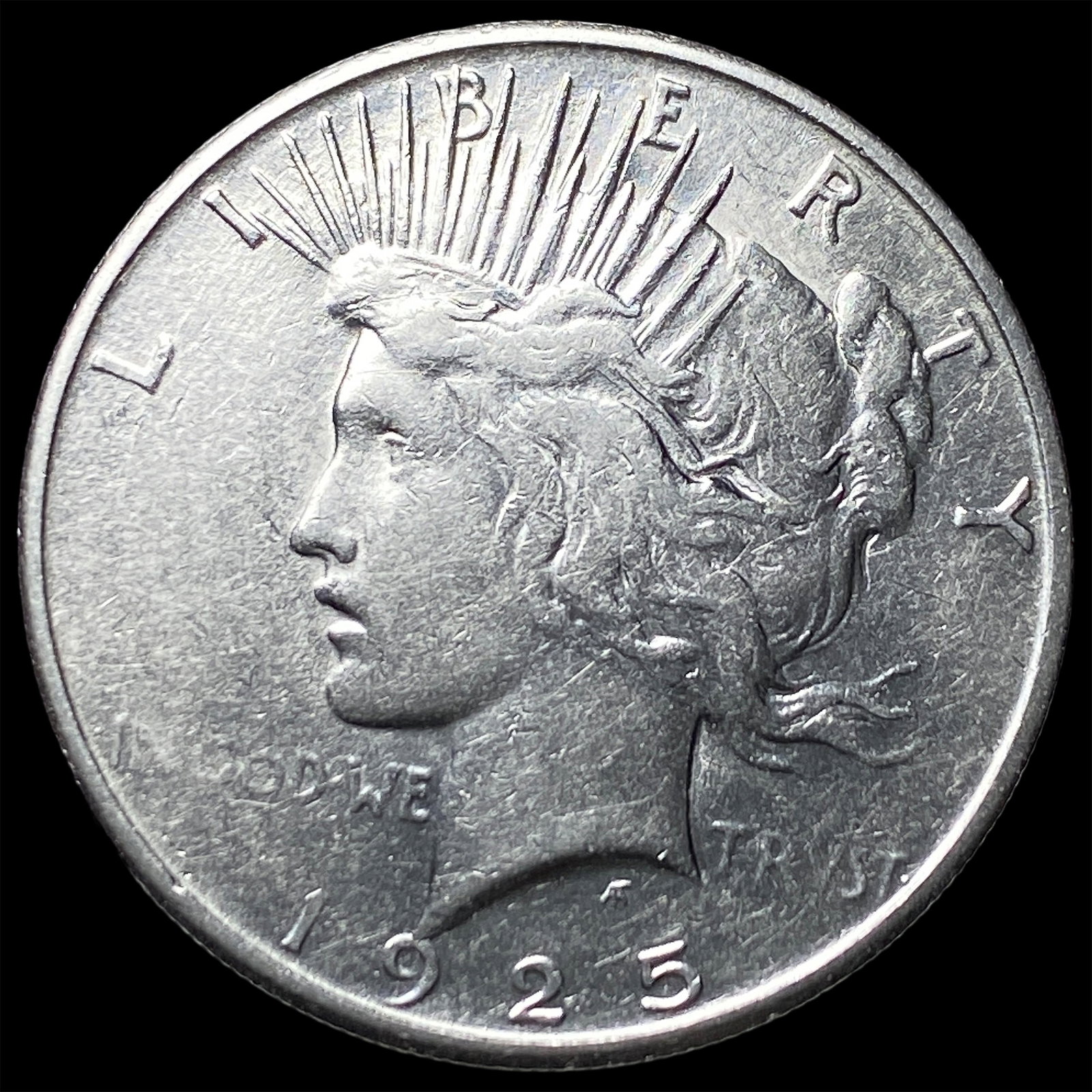 1925-S Silver Peace Dollar NEARLY UNCIRCULATED: 1925-S Silver Peace Dollar NEARLY UNCIRCULATED