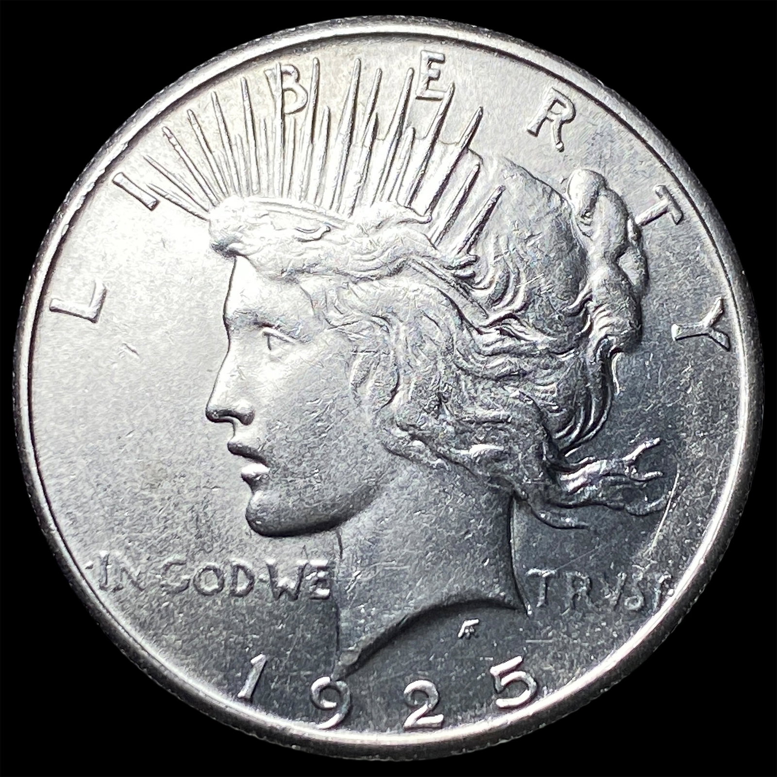 1925 Peace Silver Dollar NEARLY UNCIRCULATED (1 of 2)
