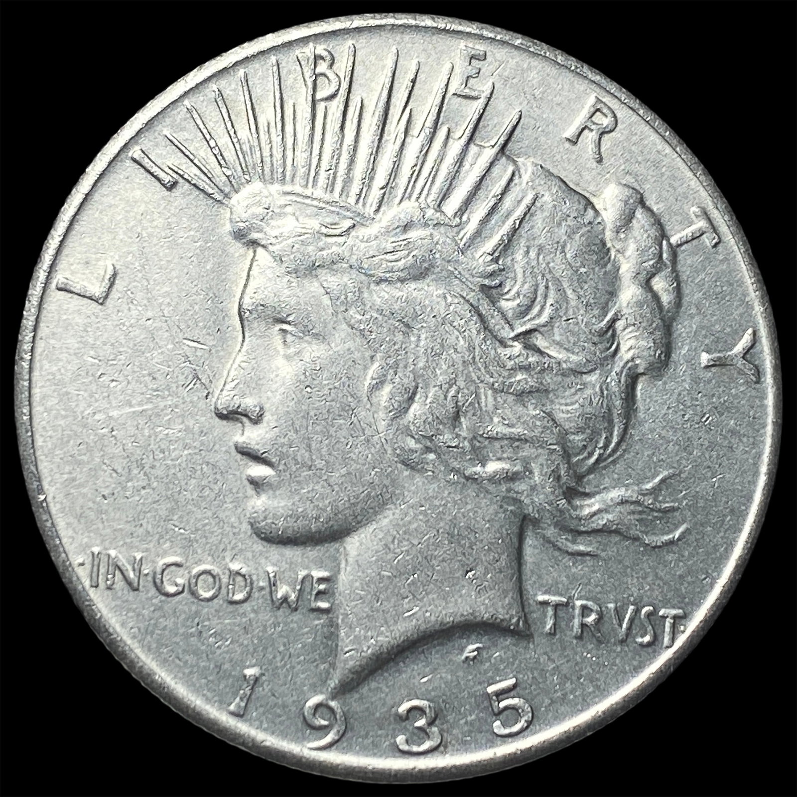 1935 Silver Peace Dollar CLOSELY UNCIRCULATED (1 of 2)