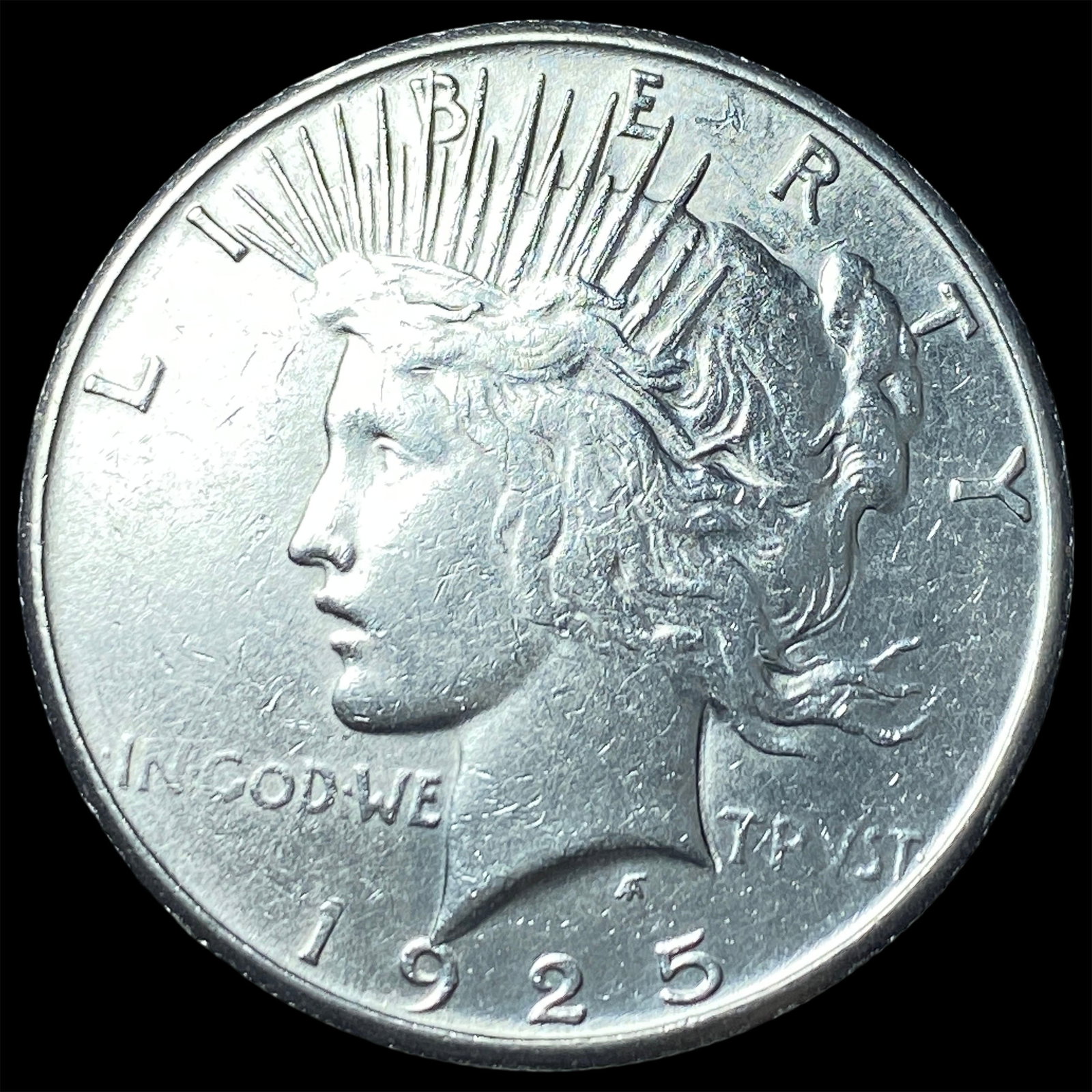 1925 Peace Silver Dollar NEARLY UNCIRCULATED: 1925 Peace Silver Dollar NEARLY UNCIRCULATED