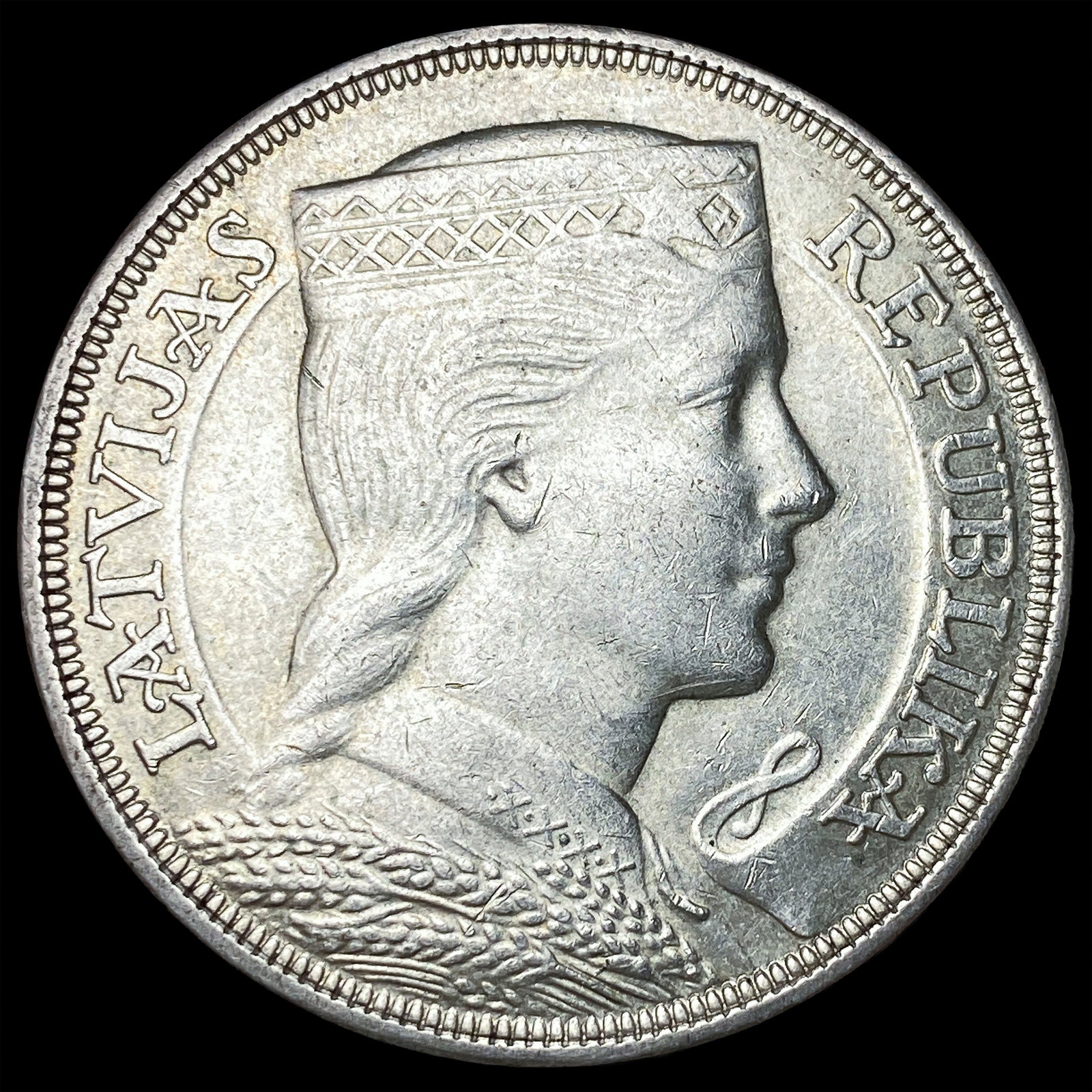 1931 Latvia Silver 5 Lati UNCIRCULATED (1 of 2)