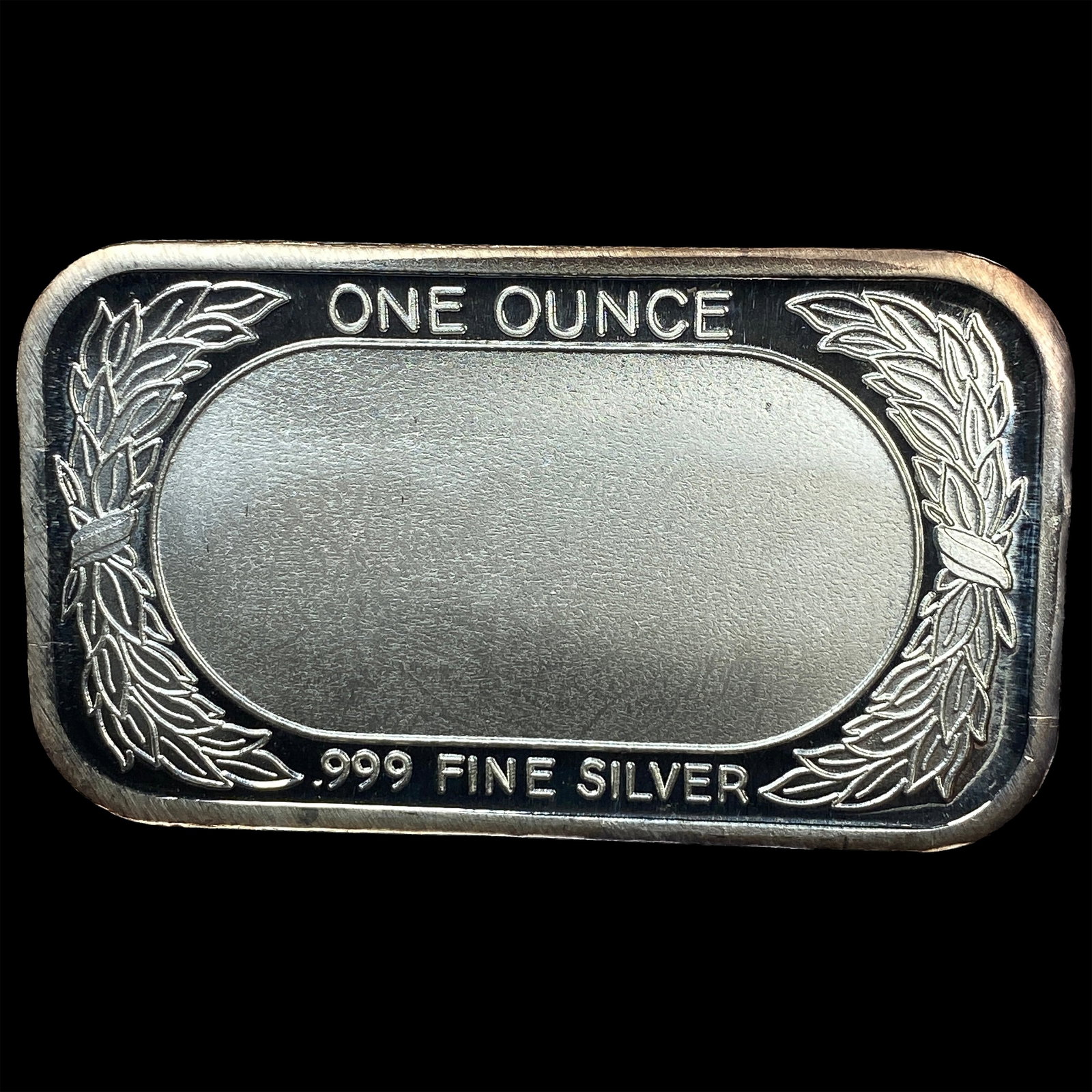 This is a 1 oz .999 Fine Silver Bar with a Confederate flag design. HIGH GRADE: This is a 1 oz .999 Fine Silver Bar with a Confederate flag design. HIGH GRADE