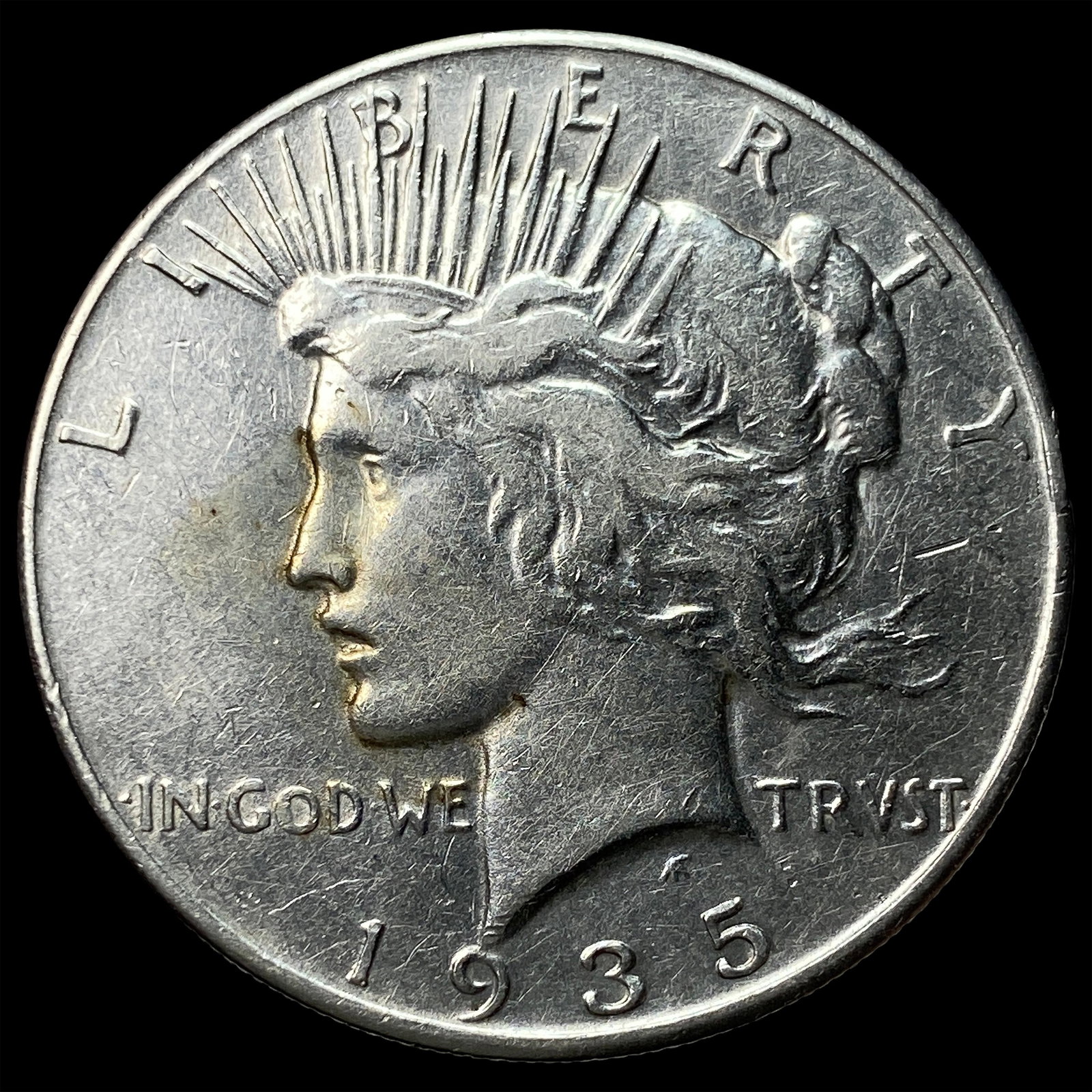 1935 Silver Peace Dollar NEARLY UNCIRCULATED (1 of 2)