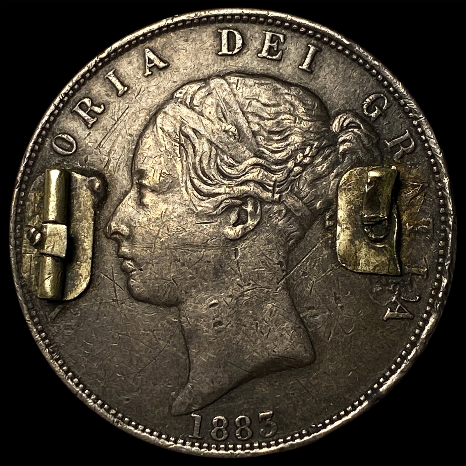 1883 Great Britain Victoria Silver 1/2 Crown- Broach: 1883 Great Britain Victoria Silver 1/2 Crown- Broach