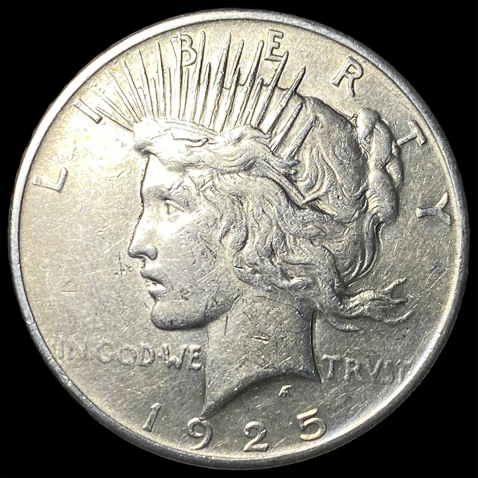 1925 Silver Peace Dollar NEARLY UNCIRCULATED (1 of 2)