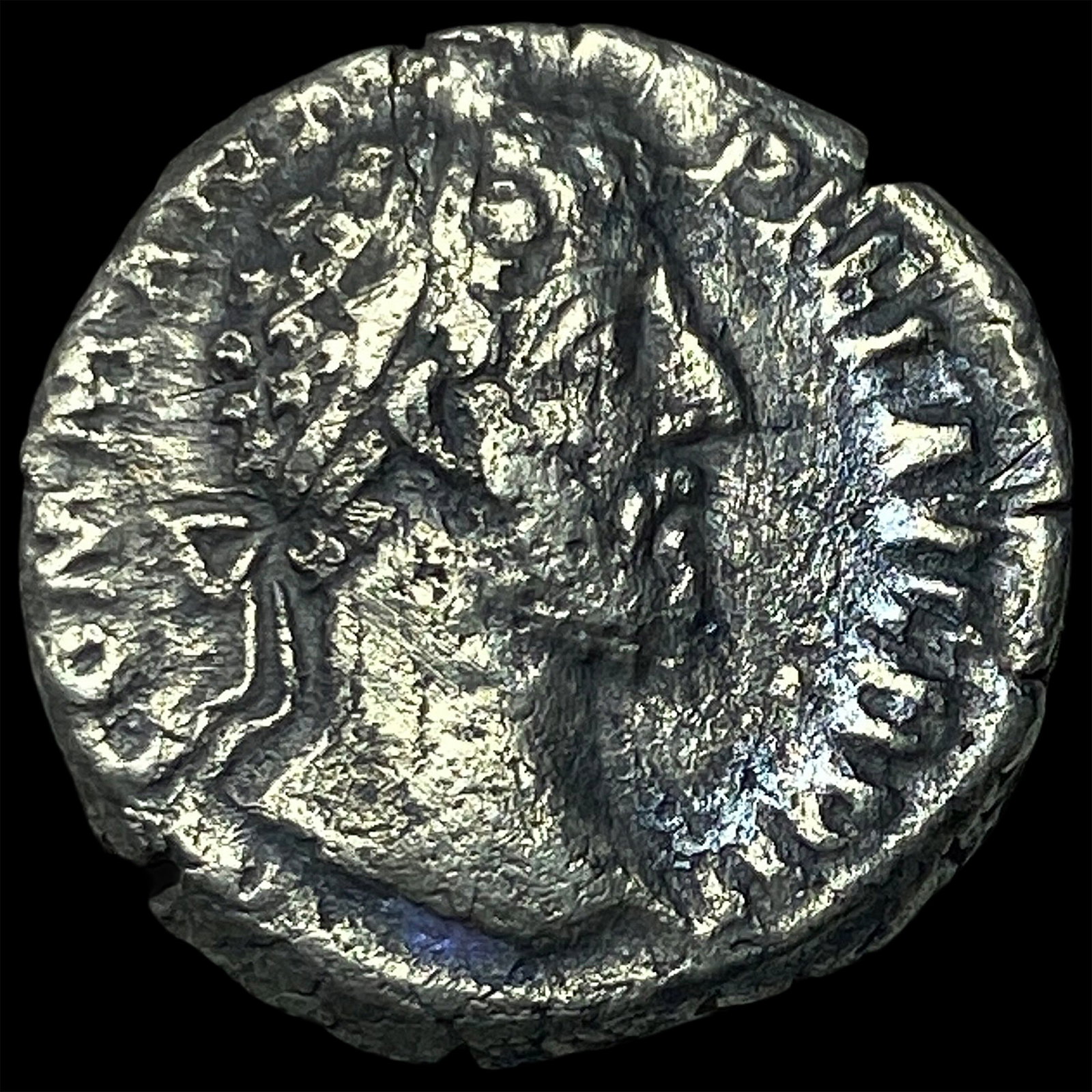 Roman Empire Commodus 180-196 AD Silver Denarius NEARLY UNCIRCULATED (1 of 2)