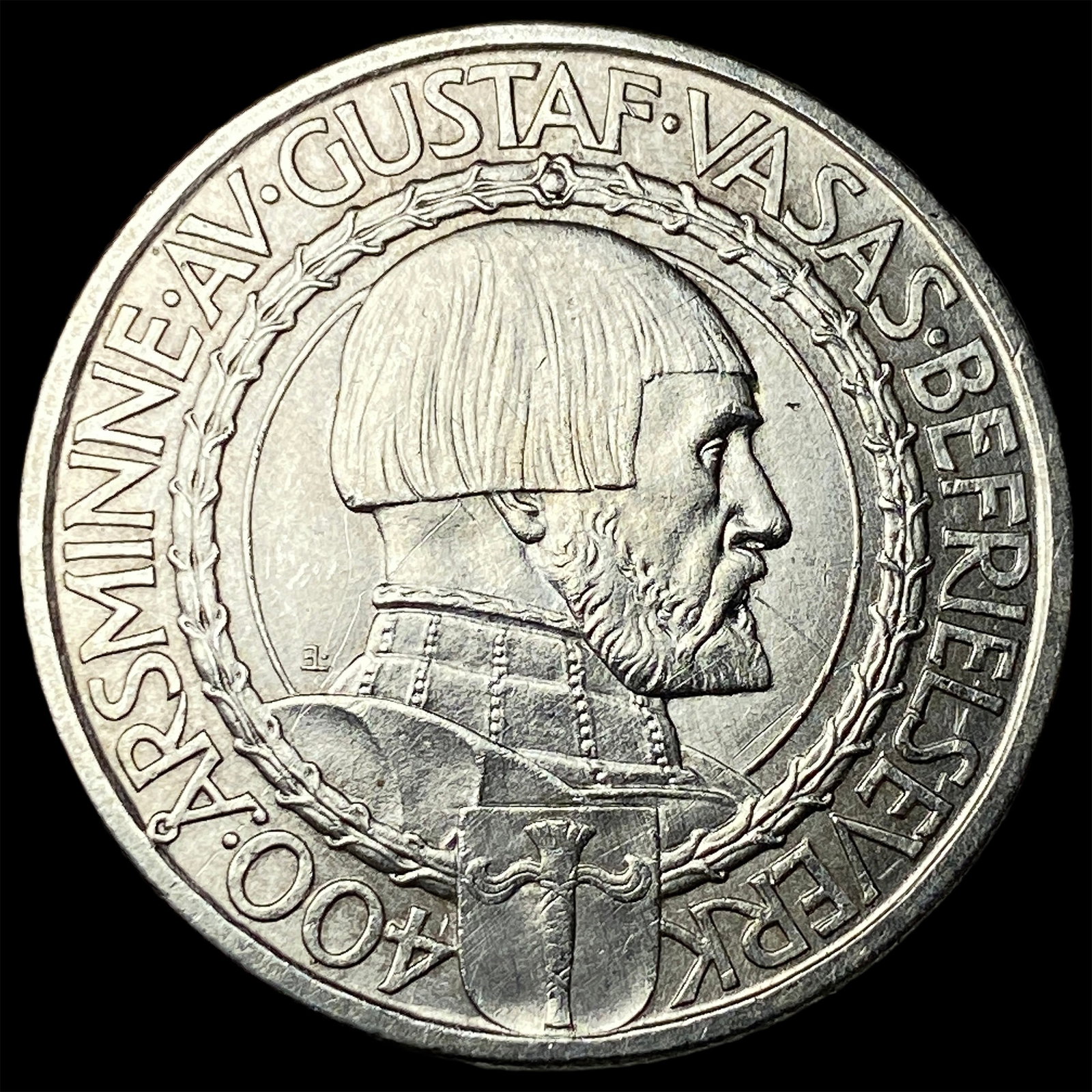 1921 Sweden Silver 2 Kroner UNCIRCULATED (1 of 2)