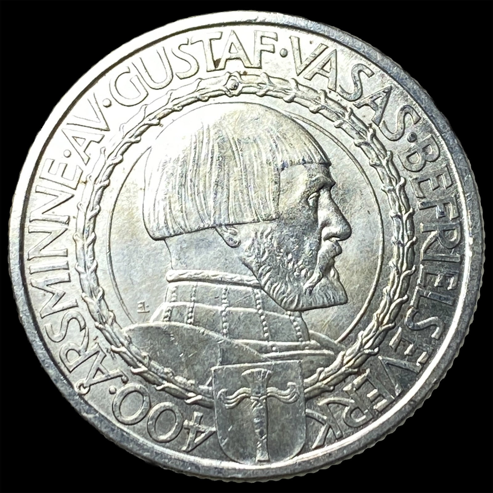 1921 Sweden Silver 2 Kroner UNCIRCULATED (1 of 2)