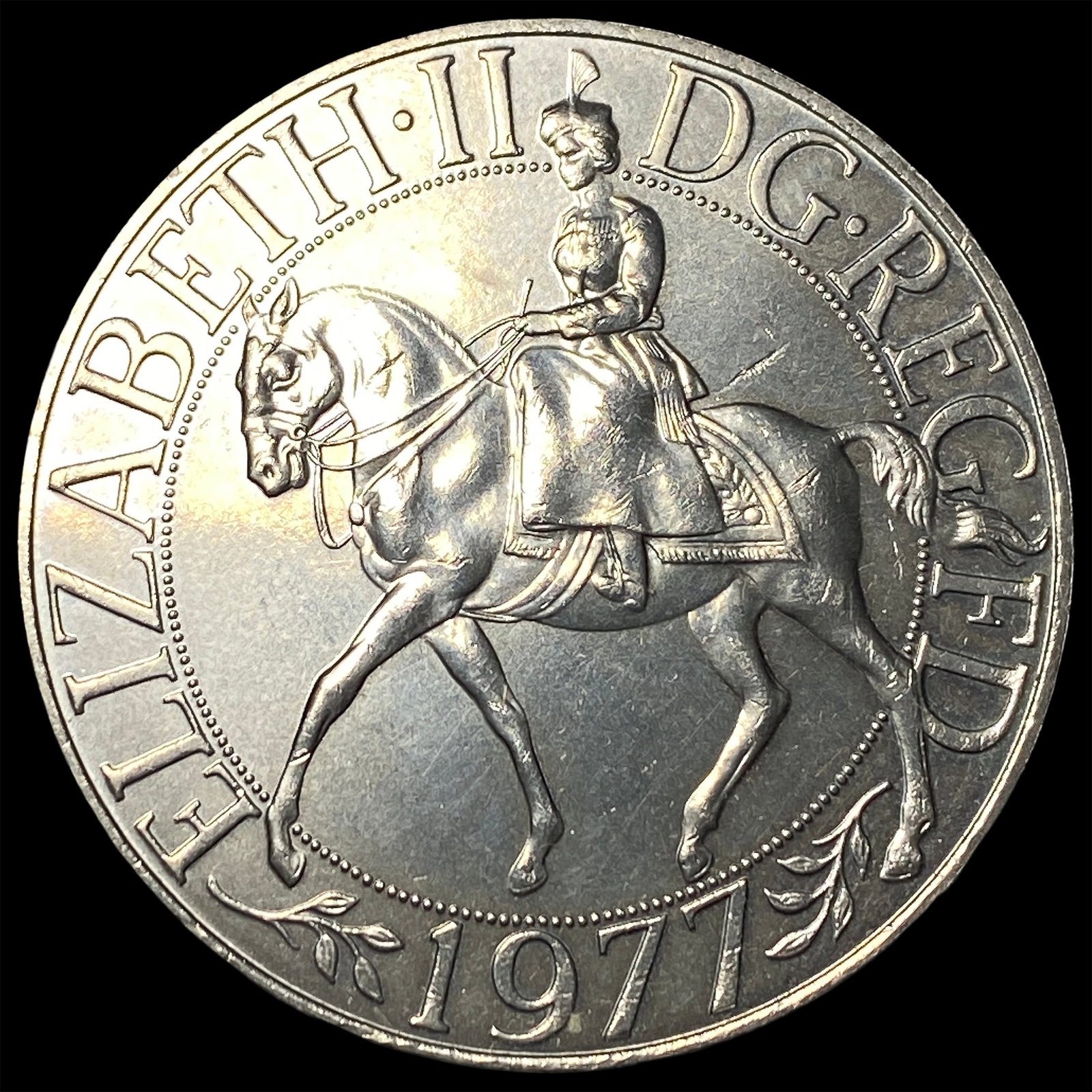 1977 Great Britian Copper Nickel 25 New Pence (1 of 2)