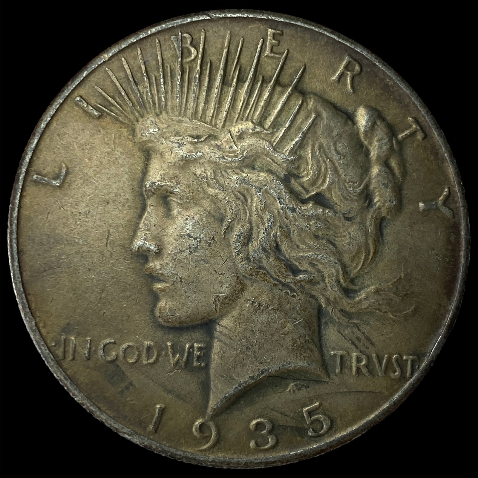 1935 Silver Peace Dollar CLOSELY UNCIRCULATED (1 of 2)