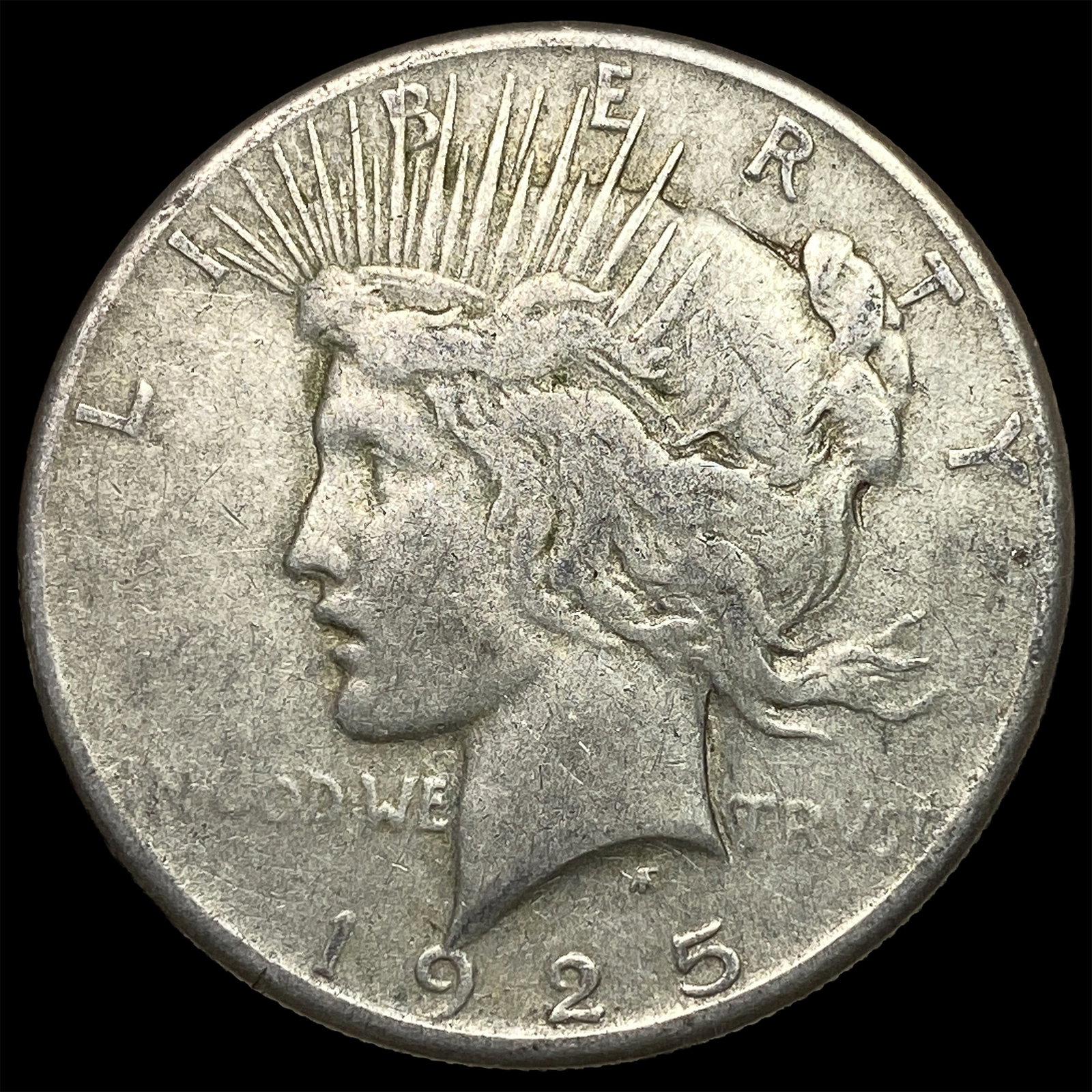 1925 Peace Silver Dollar ABOUT UNCIRCULATED (1 of 2)