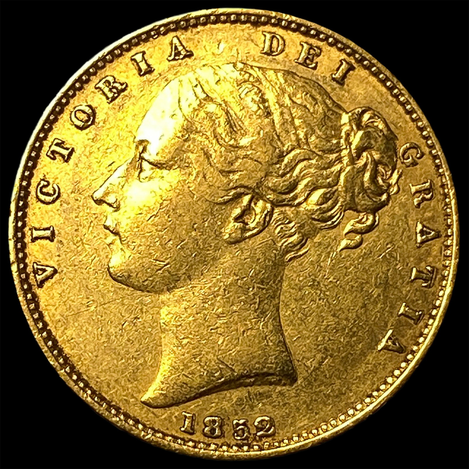 1852 Gold Sovereign Victoria Shield Reverse CLOSELY UNCIRCULATED: 1852 Gold Sovereign Victoria Shield Reverse CLOSELY UNCIRCULATED