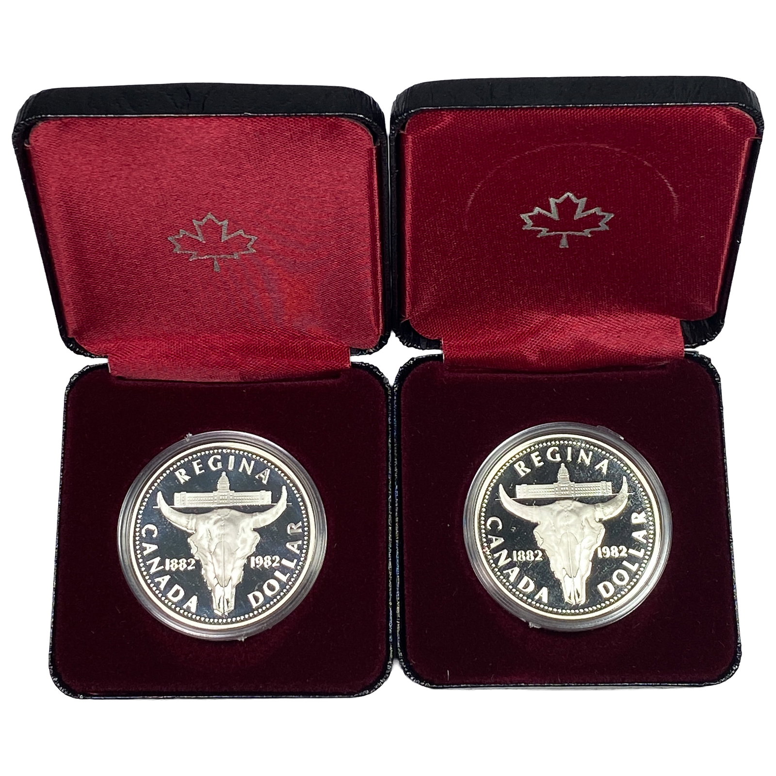 [2] 1982 Canada Silver Dollars w/Box .375oz Silver (1 of 2)