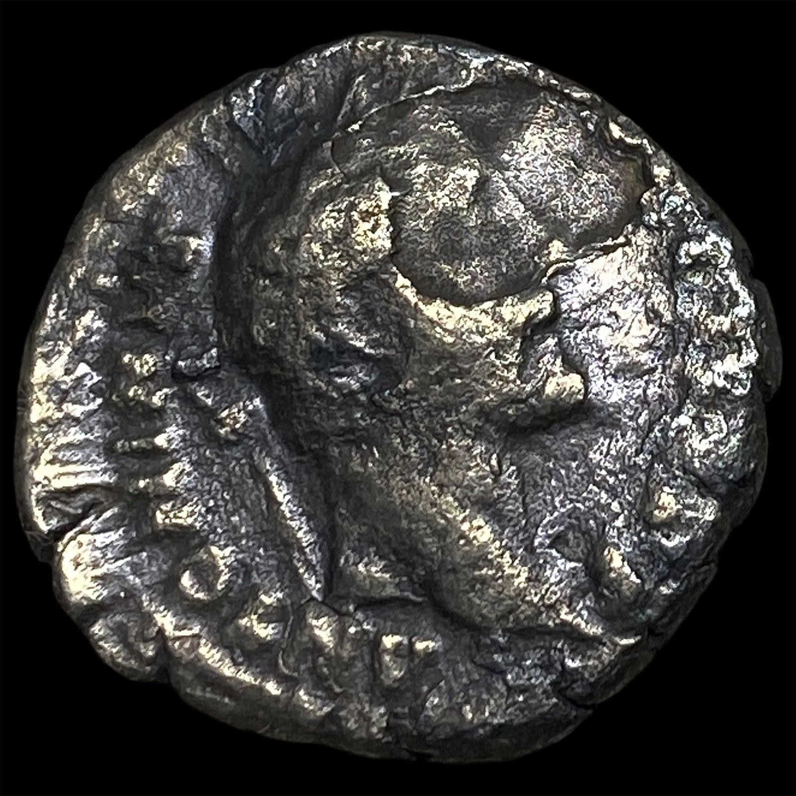 Roman Empire Antoninus Pius 138-161 AD Silver Denarius NEARLY UNCIRCULATED (1 of 2)