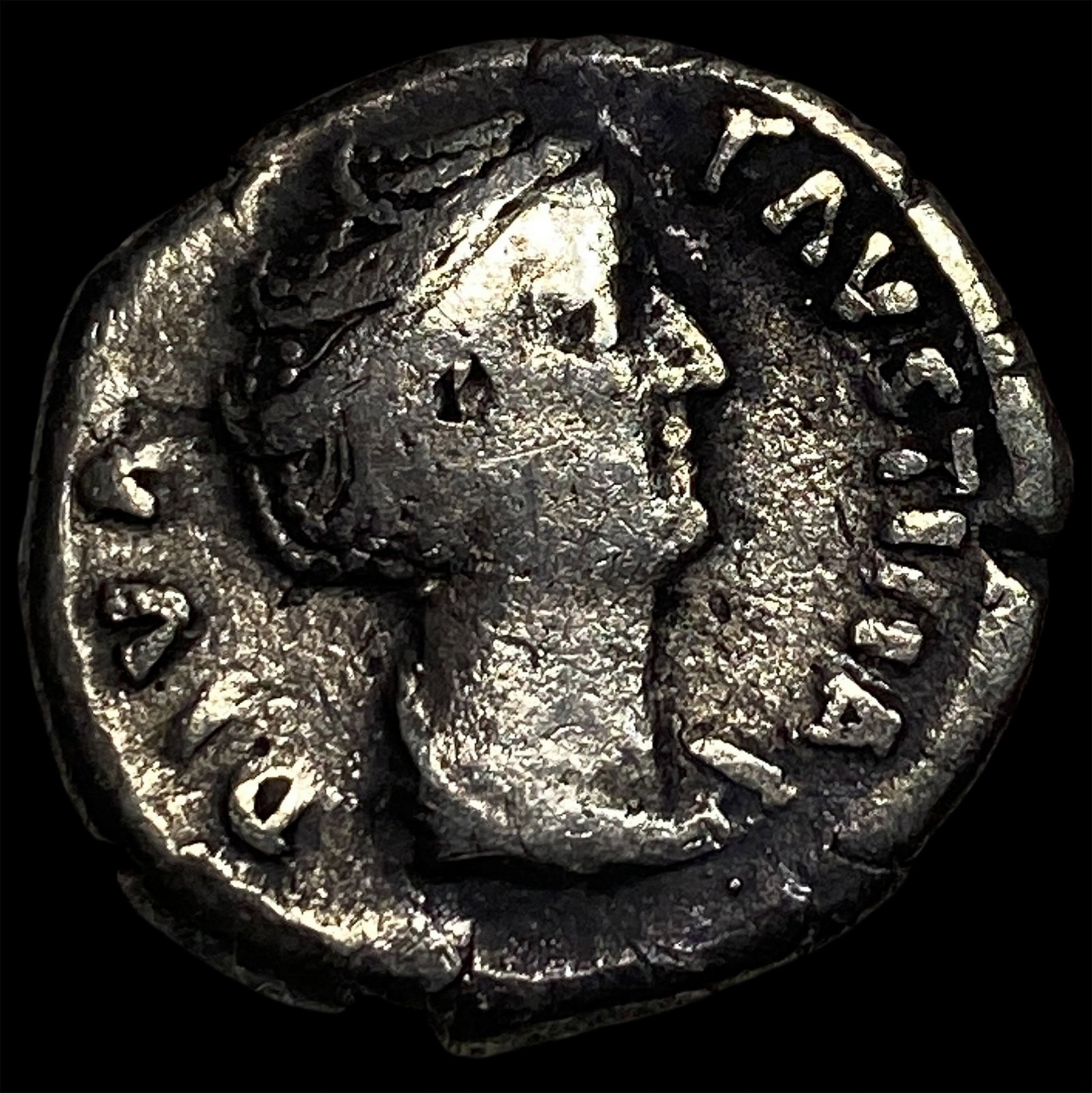 Roman Empire Faustina I Posthumous Silver Denarius NEARLY UNCIRCULATED (1 of 2)