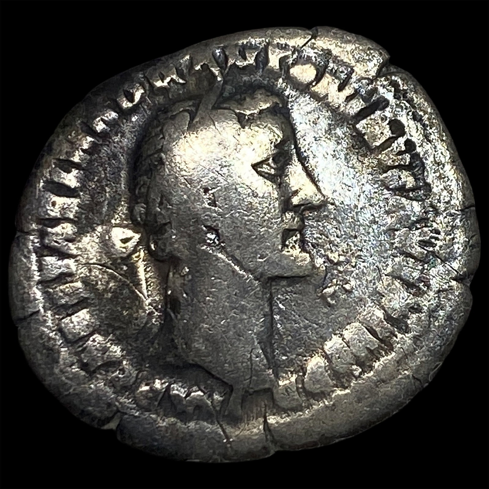 Roman Empire Antoninus Pius 138-161 AD Silver Denarius NEARLY UNCIRCULATED (1 of 2)