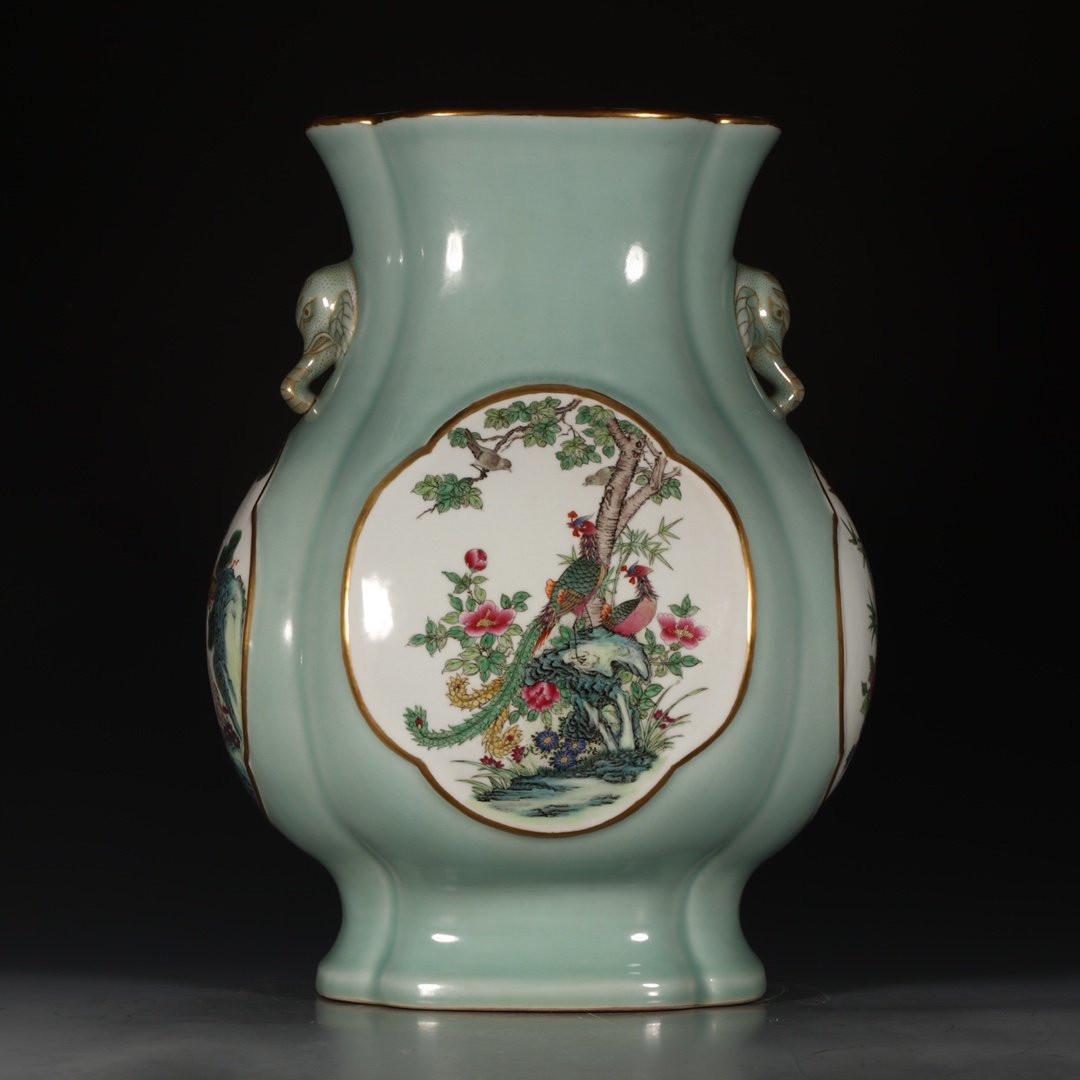 A Chinese Famille Rose Flower&Bird Pattern Porcelain: Ht.41.3cm Diam.22.3cm