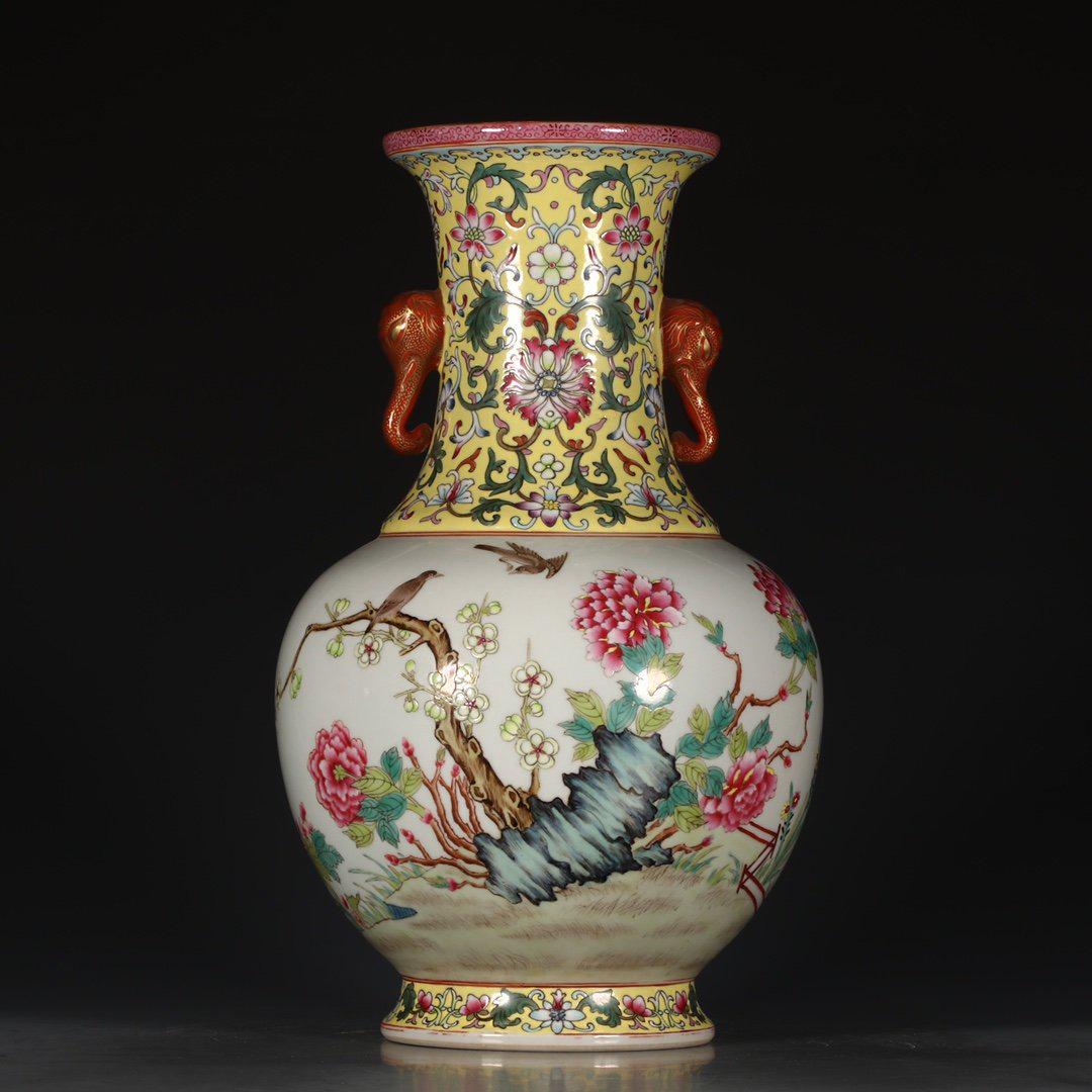 A Chinese Famille Rose Flower&Bird Pattern Porcelain: Ht.30.3cm;Diam.11.2cm