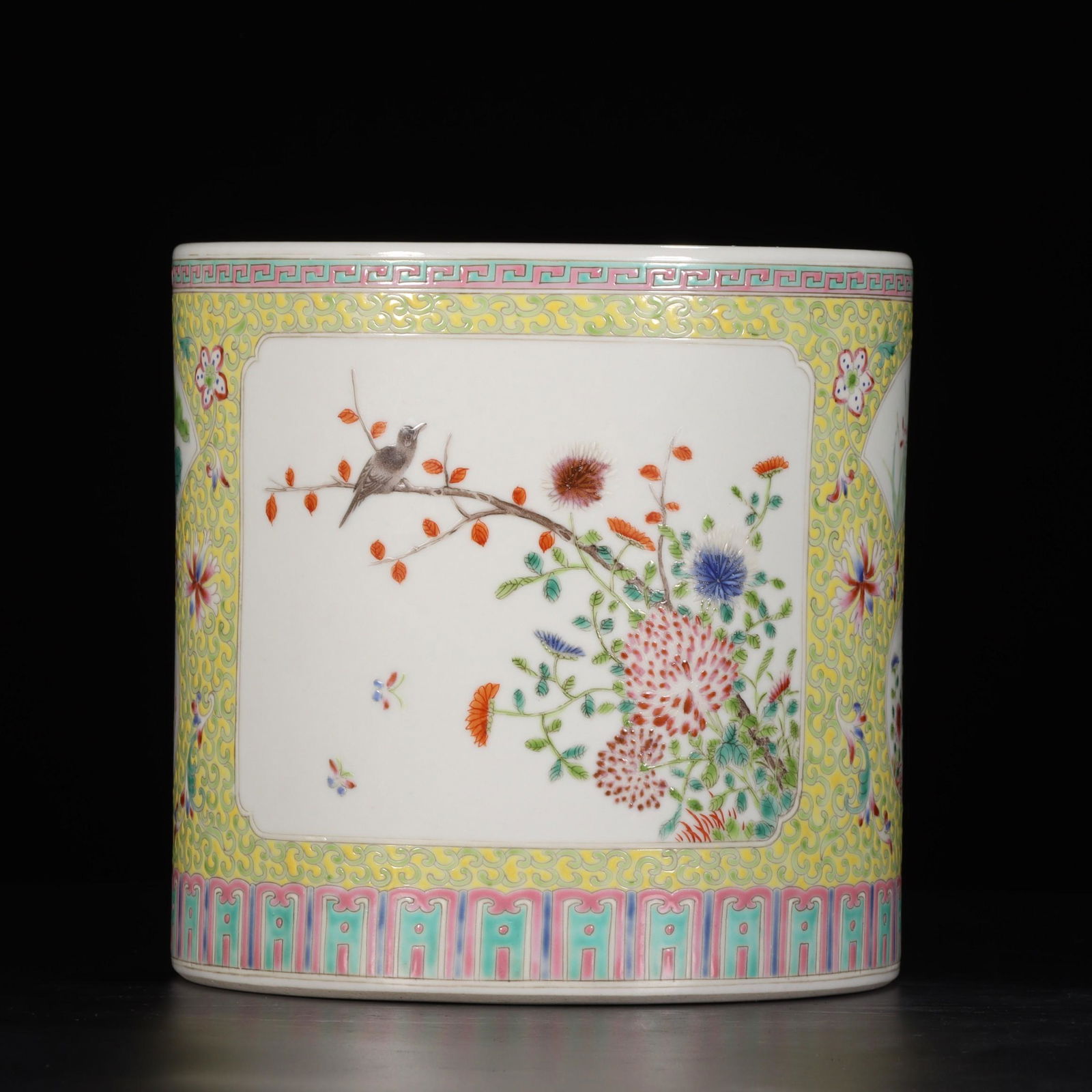 A Chinese Yellow Famille Rose Flower&Bird Pattern: Ht.16.3cm;Diam.16.3cn