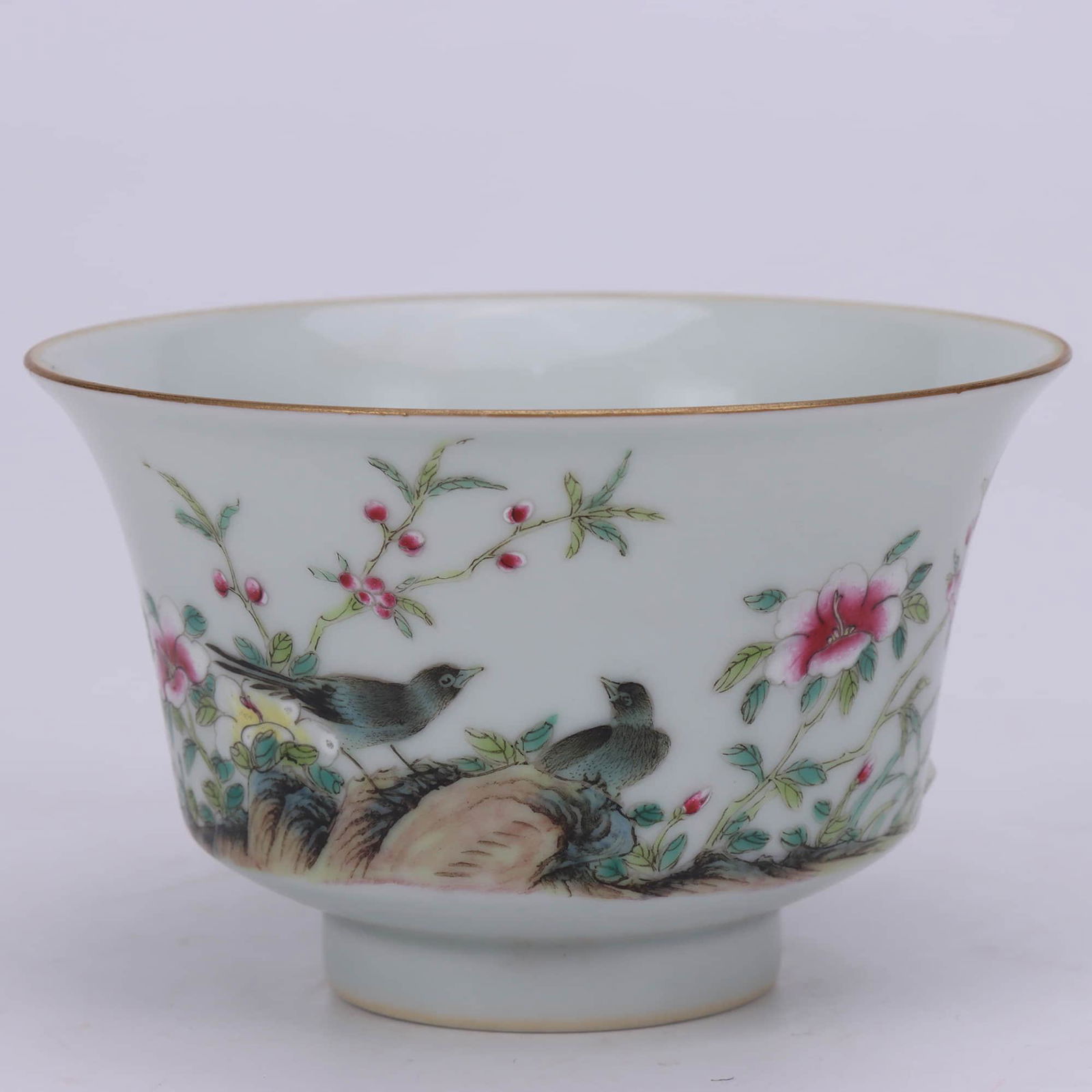 A Chinese Famille Rose Flower&Bird Pattern Porcelain: Ht.6cm; Diam.10cm;