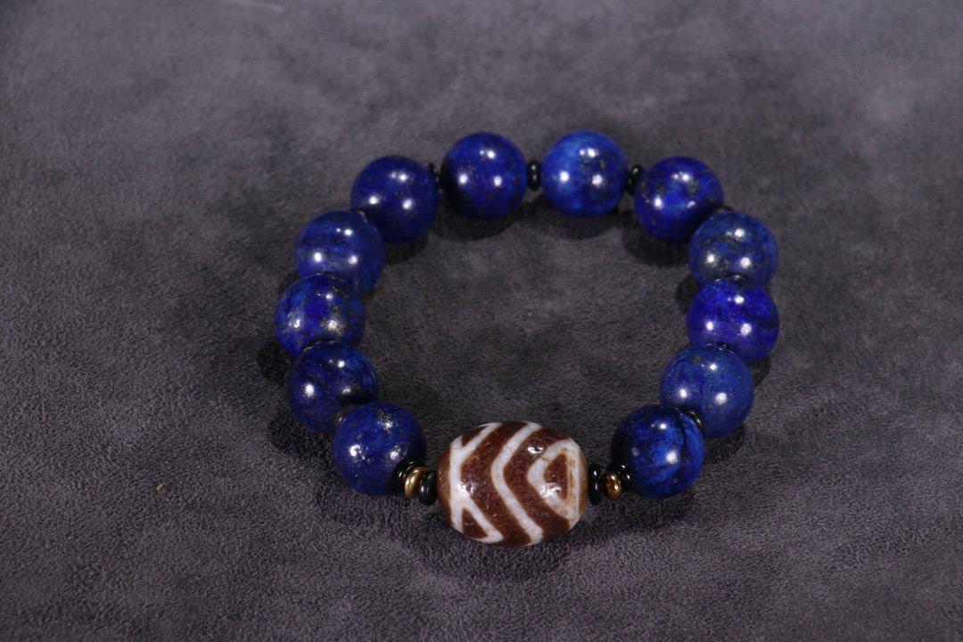 A Chinese Lapis Lazuli Bracelet With Dzi: Lapis Lazuli: 1.39cm; Dzi Bracelet: 2.17**1.80cm