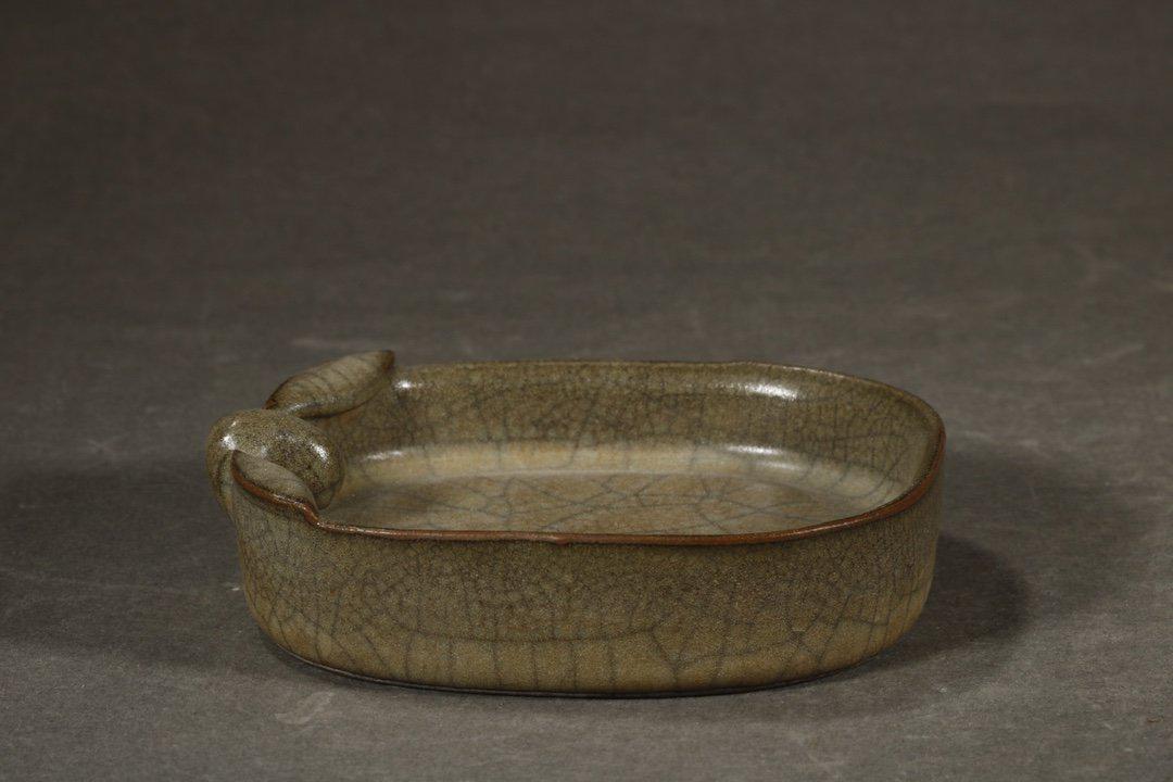 A Porcelain Ge Kiln Brush Washer: 2.5*10.5cm