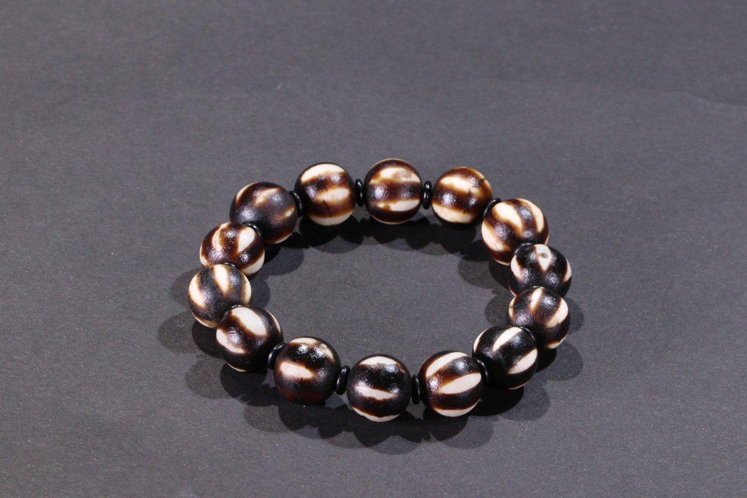 Tibetan Dzi Bead Bracelet: 1.36cm