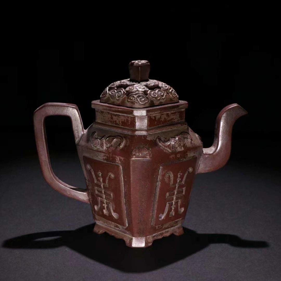 A Zisha Teapot, Wu Yun Gen Mark: Height: 13.5cm; Width: 15.8cm