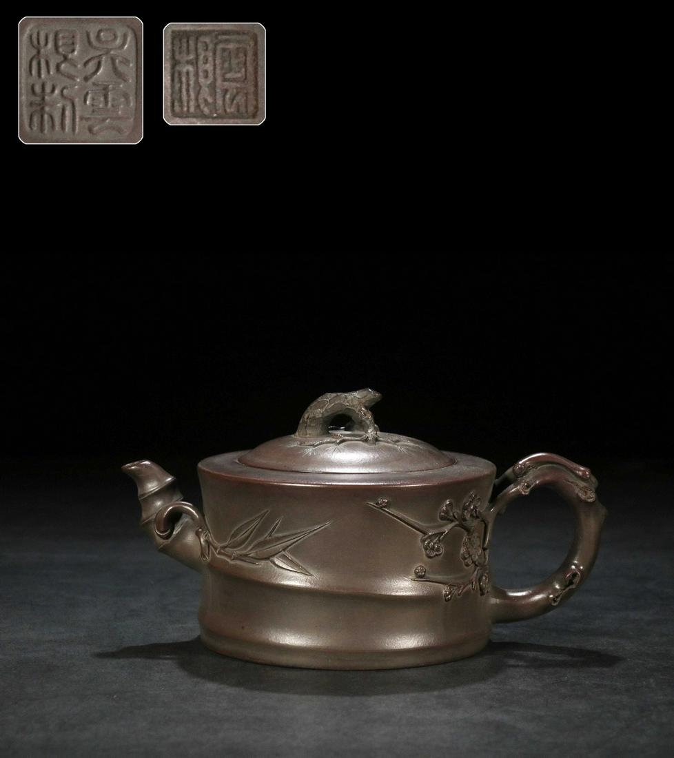 A Zisha Teapot, Wu Yun Gen Mark: Length: 18.6cm; Width: 11.5cm; Height: 9.8cm