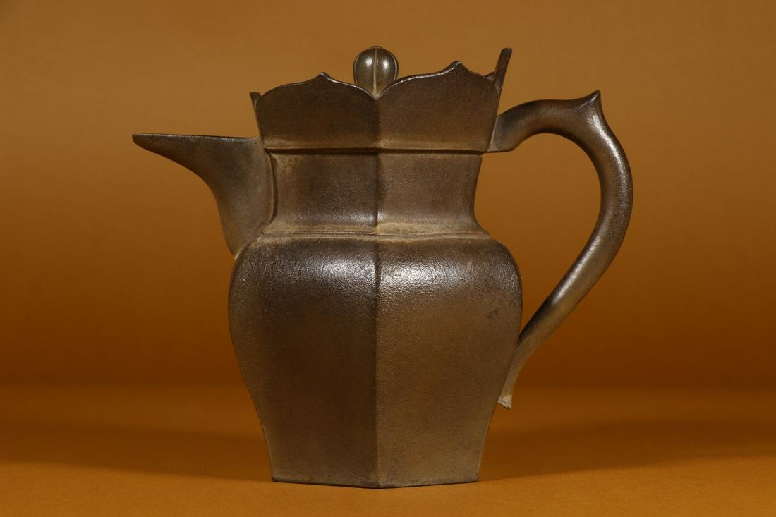 Zisha Teapot: Length: 18cm, Width: 11cm, Height: 16cm, Weight: 637g