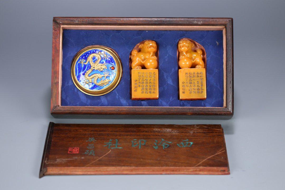 Pair Of Tianhuang Stone Seals,Fang Jie Kan Mark: Height: 7.2*3.2*3.3cm/7.5*3.2*3.2cm; Total Weight: 278.1g; Bo*: 6.2*2.9cm