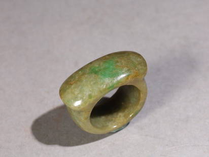A Jadeite Thumb Ring: Length: 3.2cm; Width: 2.9cm; Inner-Diameter: 2.2cm; Weight: 15g