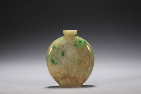 A Jadeite Snuff Bottle: 4.4*1.2*5.1cm; Weight: 47g