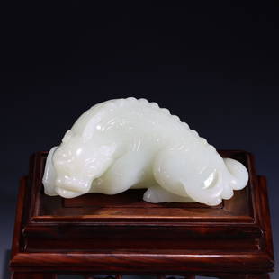 A Hetian Jade Hand Piece: Length: 12cm.; Width: 6.2cm.; Height: 5.2cm.; Weight: 520.3g