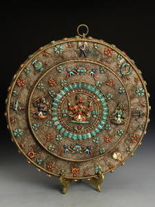 A Gilt Silver Screen Embed Gems