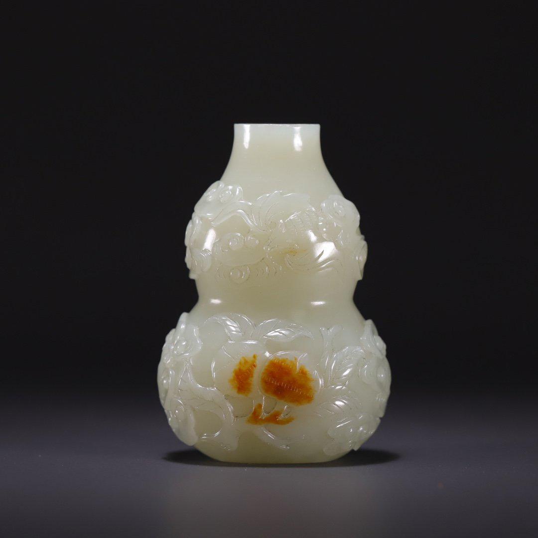 A Hetian Jade Snuff Bottle: 7.3**5.0**4.2cm; Weight: 131.4g