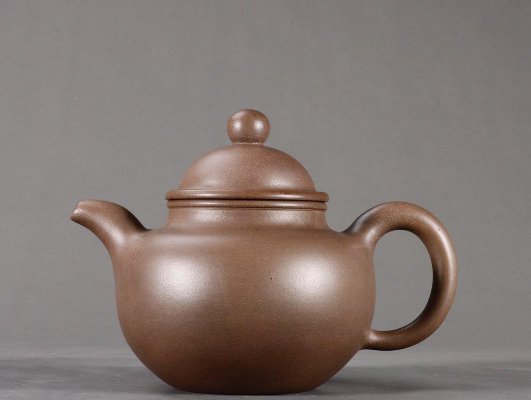 A Zisha Teapot, Wu Yun Gen Mark: Height: 12*16cm