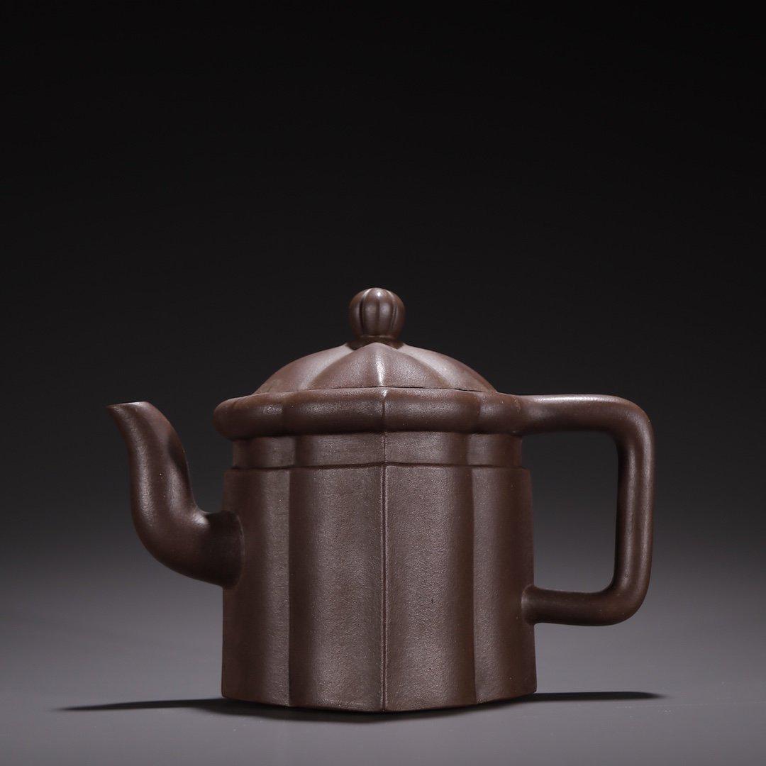 A Zisha Teapot, Wu Yun Gen Mark: Height: 11.8; Width: 15.8; Mouth-Diameter: 6.4cm; Weight: 373g