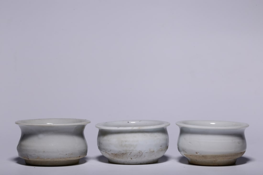 Set Of White Glazed Porcelain Cups: Height: 3.5cm; Diameter: 6.5cm; Weight: 151g