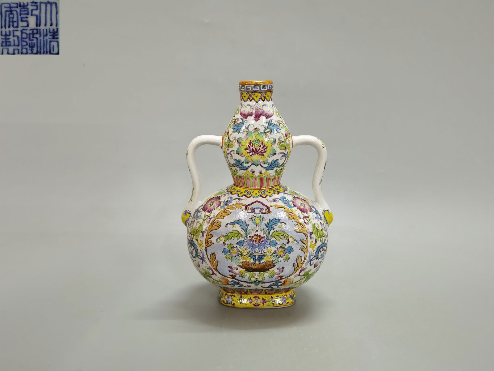 Qing Dynasty Gucai Moon Flask Oblate Vase, Qian Long Nian Zhi Mark: 25*3.5*6*9