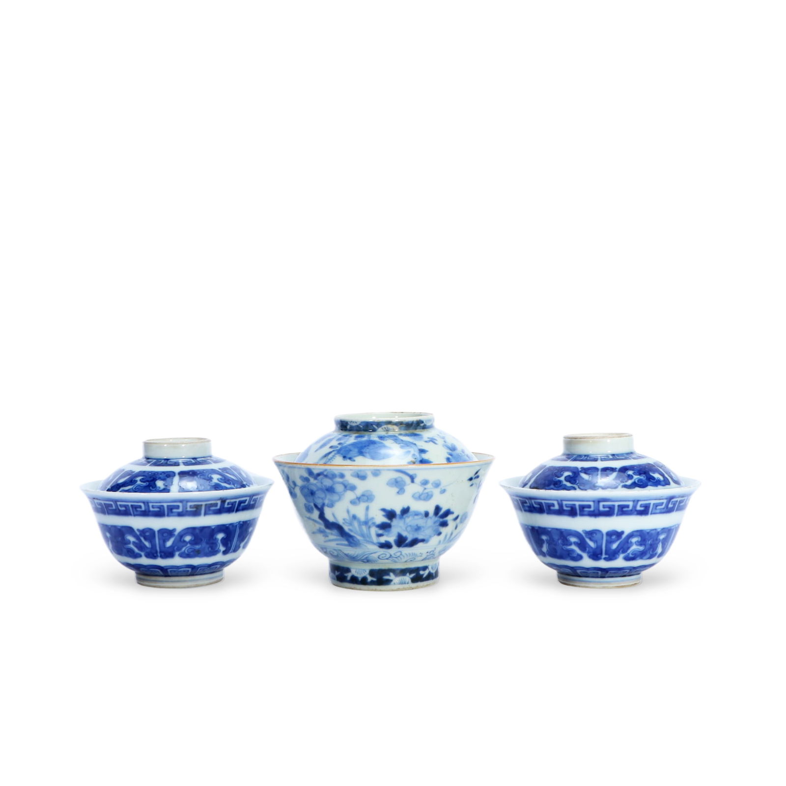 A set of blue and white covered cups: Height 9cm Diameter 10.5cm Height 8cm Diameter 9.5cm